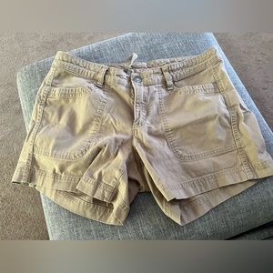 Women’s North Face Khaki Shorts, size 6